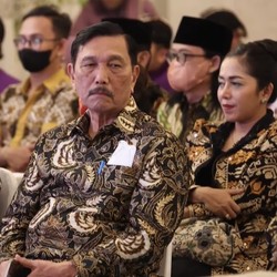 Luhut Bilang Jangan Kurang Piknik, Tapi Kesini Aja