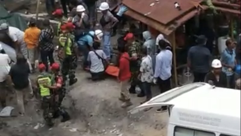 Proses evakuasi korban Ledakan tambang batu bara di Sawahlunto, Sumatera Barat. (Dok. Ist)