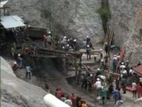 Potret Evakuasi Korban Ledakan Tambang Batu Bara Sawahlunto