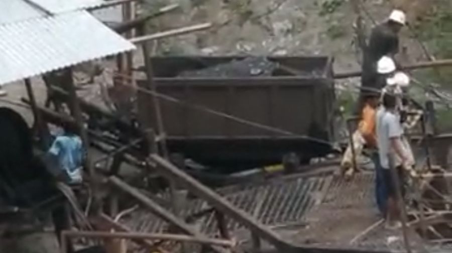 Proses evakuasi korban Ledakan tambang batu bara di Sawahlunto, Sumatera Barat. (Dok. Ist)