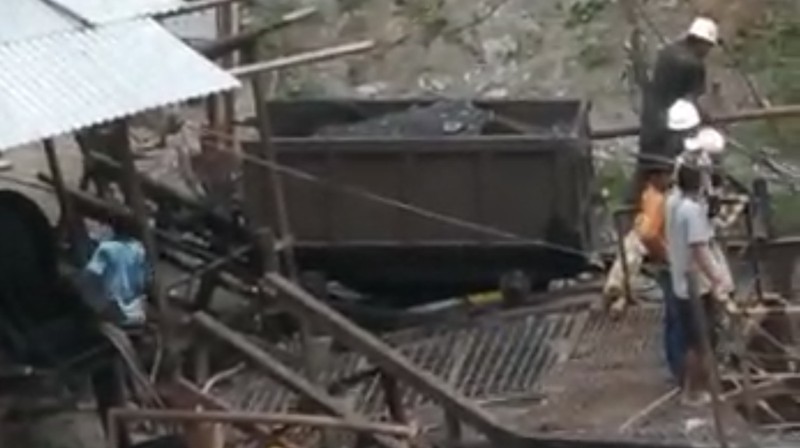 Proses evakuasi korban Ledakan tambang batu bara di Sawahlunto, Sumatera Barat. (Dok. Ist)