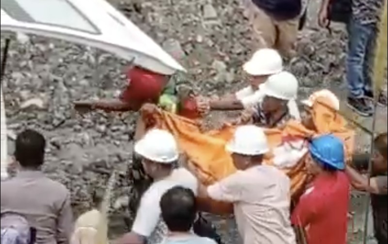 Proses evakuasi korban Ledakan tambang batu bara di Sawahlunto, Sumatera Barat. (Dok. Ist)