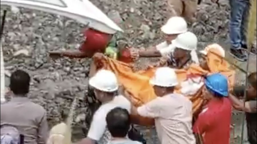 Proses evakuasi korban Ledakan tambang batu bara di Sawahlunto, Sumatera Barat. (Dok. Ist)