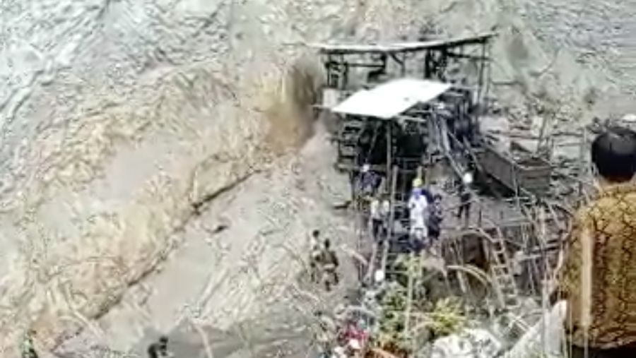Proses evakuasi korban Ledakan tambang batu bara di Sawahlunto, Sumatera Barat. (Dok. Ist)