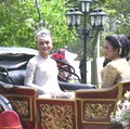Dengan Kereta Kencana, Potret Erina Gudono Tiba di Akad Nikah