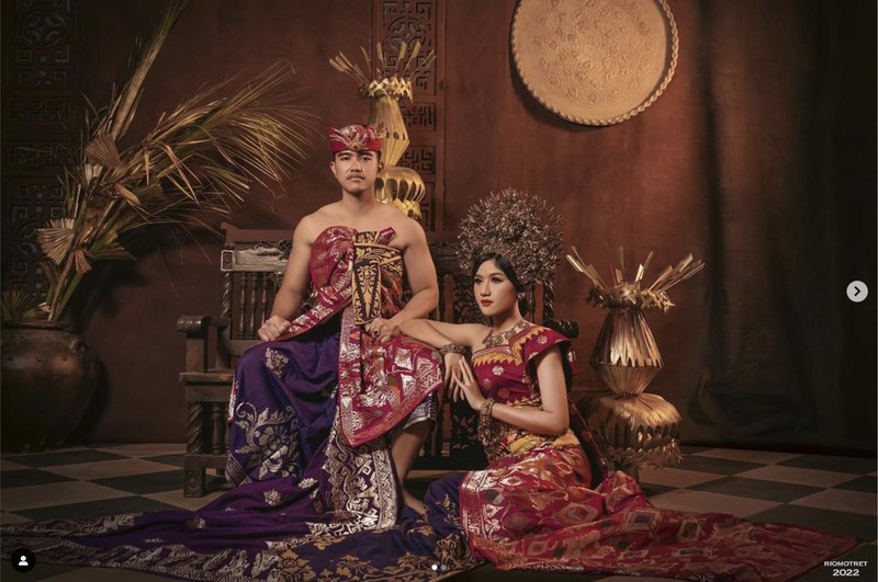 Menjelang hari pernikahannya, putra bungsu Presiden Joko Widodo (Jokowi), Kaesang Pangarep dan calon istri Erina Gudono melakukan beragam tema sesi pemotretan pre-wedding. Menjelang hari pernikahannya, putra bungsu Presiden Joko Widodo (Jokowi), Kaesang Pangarep dan calon istri Erina Gudono melakukan beragam tema sesi pemotretan pre-wedding. (Instagram @kaesangp)