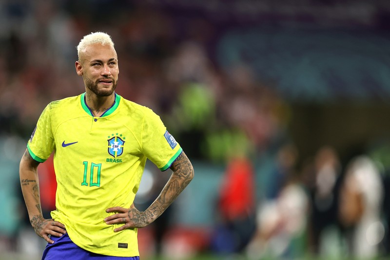 Neymar dari Brasil yang menangis setelah mereka kalah adu penalti selama pertandingan perempat final Piala Dunia FIFA Qatar 2022 antara Kroasia dan Brasil di Stadion Education City pada 9 Desember 2022 di Al Rayyan, Qatar. (Charlotte Wilson/Offside/Offside via Getty Images)