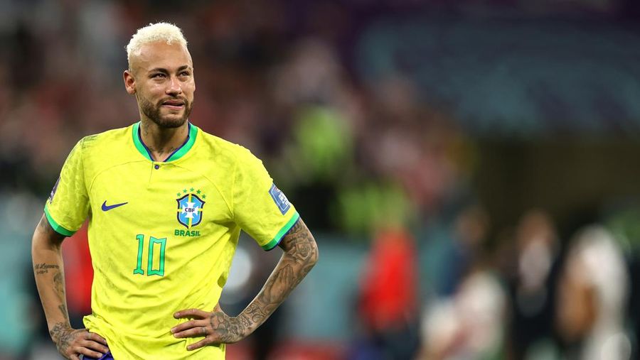 Neymar dari Brasil yang menangis setelah mereka kalah adu penalti selama pertandingan perempat final Piala Dunia FIFA Qatar 2022 antara Kroasia dan Brasil di Stadion Education City pada 9 Desember 2022 di Al Rayyan, Qatar. (Charlotte Wilson/Offside/Offside via Getty Images)