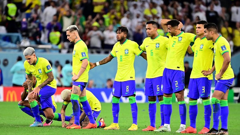 Neymar dari Brasil yang menangis setelah mereka kalah adu penalti selama pertandingan perempat final Piala Dunia FIFA Qatar 2022 antara Kroasia dan Brasil di Stadion Education City pada 9 Desember 2022 di Al Rayyan, Qatar. (Charlotte Wilson/Offside/Offside via Getty Images)