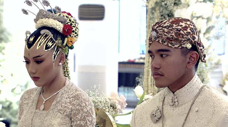 Prosesi Akad Nikah putra bungsu Presiden Joko Widodo Kaesang Pangarep dengan Erina Gudono dari Pendopo Agung Royal Ambarrukmo Hotel Yogyakarta, Sabtu (10/12/2022). Prosesi Akad Nikah putra bungsu Presiden Joko Widodo Kaesang Pangarep dengan Erina Gudono dari Pendopo Agung Royal Ambarrukmo Hotel Yogyakarta, Sabtu (10/12/2022). (Tangkapan Layar Youtube Presiden Joko Widodo)