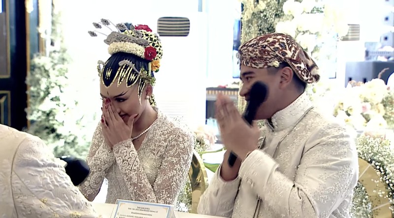 Prosesi Akad Nikah putra bungsu Presiden Joko Widodo Kaesang Pangarep dengan Erina Gudono dari Pendopo Agung Royal Ambarrukmo Hotel Yogyakarta, Sabtu (10/12/2022). Prosesi Akad Nikah putra bungsu Presiden Joko Widodo Kaesang Pangarep dengan Erina Gudono dari Pendopo Agung Royal Ambarrukmo Hotel Yogyakarta, Sabtu (10/12/2022). (Tangkapan Layar Youtube Presiden Joko Widodo)