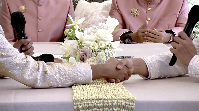 Prosesi Akad Nikah putra bungsu Presiden Joko Widodo Kaesang Pangarep dengan Erina Gudono dari Pendopo Agung Royal Ambarrukmo Hotel Yogyakarta, Sabtu (10/12/2022). Prosesi Akad Nikah putra bungsu Presiden Joko Widodo Kaesang Pangarep dengan Erina Gudono dari Pendopo Agung Royal Ambarrukmo Hotel Yogyakarta, Sabtu (10/12/2022). (Tangkapan Layar Youtube Presiden Joko Widodo)