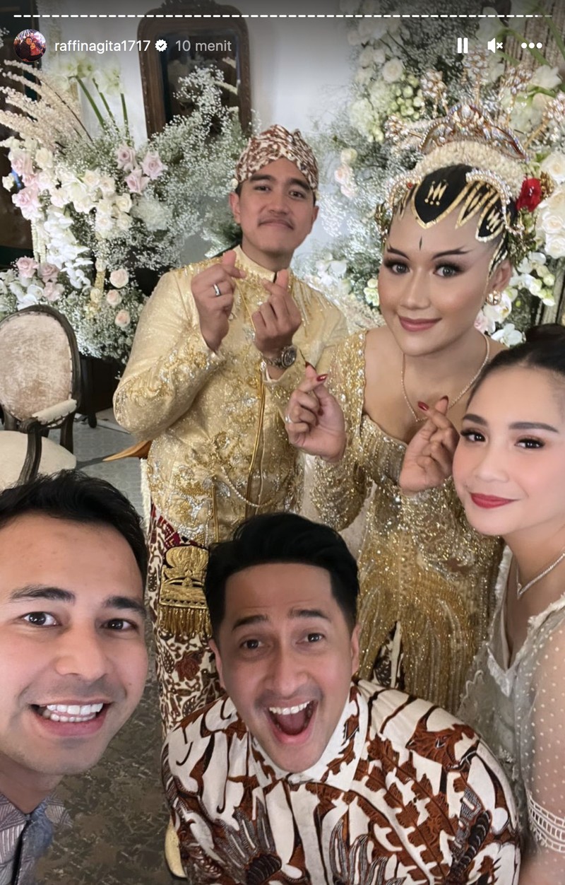 Raffi Ahmad & Nagita nampak menghadiri pernikahan Kaesang dan Erina di Pendopo Agung Royal Ambarrukmo Hotel Yogyakarta, Sabtu (10/12/2022). (Tangkapan Layar Youtube Presiden Joko Widodo)