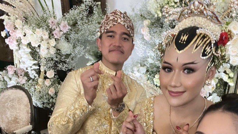 Raffi Ahmad & Nagita nampak menghadiri pernikahan Kaesang dan Erina di Pendopo Agung Royal Ambarrukmo Hotel Yogyakarta, Sabtu (10/12/2022). (Tangkapan Layar Youtube Presiden Joko Widodo)