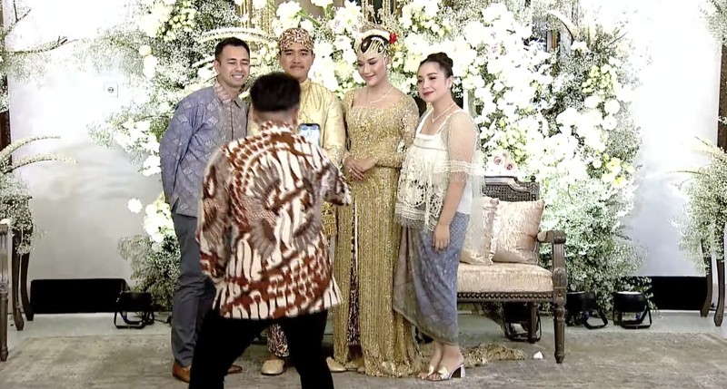 Raffi Ahmad & Nagita nampak menghadiri pernikahan Kaesang dan Erina di Pendopo Agung Royal Ambarrukmo Hotel Yogyakarta, Sabtu (10/12/2022). (Tangkapan Layar Youtube Presiden Joko Widodo)