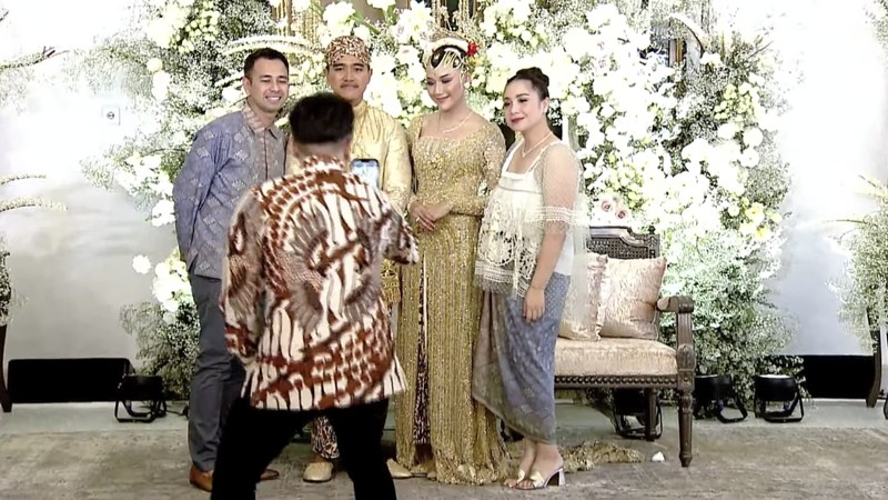 Raffi Ahmad & Nagita nampak menghadiri pernikahan Kaesang dan Erina di Pendopo Agung Royal Ambarrukmo Hotel Yogyakarta, Sabtu (10/12/2022). (Tangkapan Layar Youtube Presiden Joko Widodo)