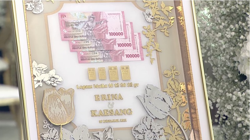 Kursi Pelaminan Pernikahan Kaesang-Erina. (Tangkapan Layar Live 20Detik) Kursi Pelaminan Pernikahan Kaesang-Erina. (Tangkapan Layar Live 20Detik)