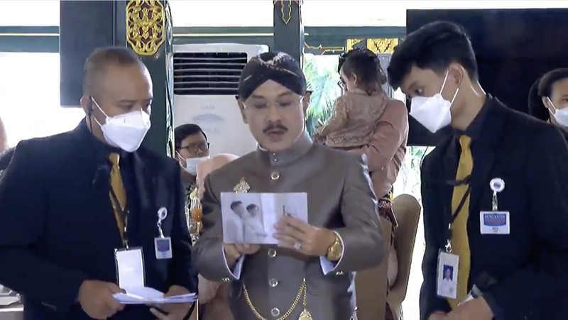 Kursi Pelaminan Pernikahan Kaesang-Erina. (Tangkapan Layar Live 20Detik)