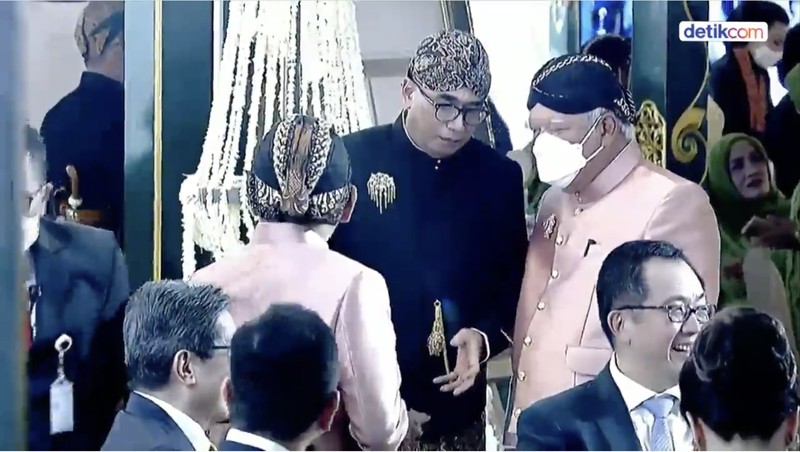 Kursi Pelaminan Pernikahan Kaesang-Erina. (Tangkapan Layar Live 20Detik) Kursi Pelaminan Pernikahan Kaesang-Erina. (Tangkapan Layar Live 20Detik)