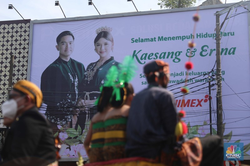Serangkaian prosesi Ngunduh Mantu dan Tasyakuran Pernikahan Kaesang & Erina dari Kota Surakarta, Minggu (11/12/2022). (Tangkapan Layar Youtube Presiden Joko Widodo)