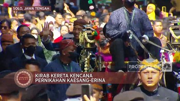 Video: Jokowi Sapa Warga Depan Puro Mangkunegaran