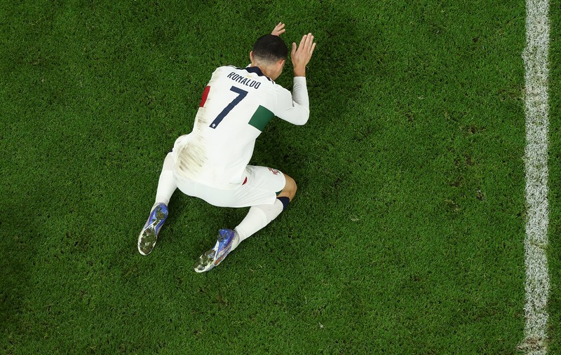 Penyerang #10 Argentina Lionel Messi bereaksi selama pertandingan sepak bola Grup C Piala Dunia Qatar 2022 antara Argentina dan Arab Saudi di Stadion Lusail di Lusail, utara Doha, Qatar, Selasa (22/11/2022). (Photo by ANTONIN THUILLIER/AFP via Getty Images)
