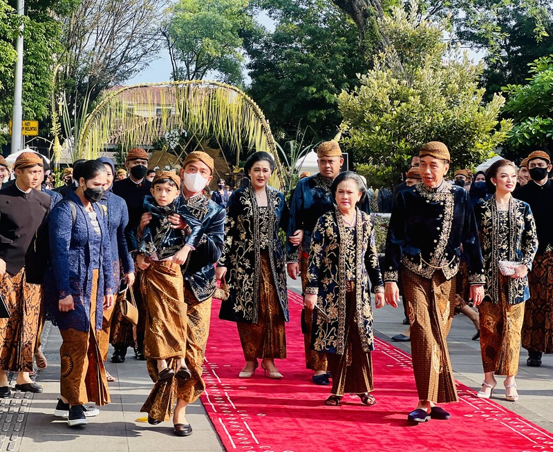 Presiden Joko Widodo (Jokowi) pada hari ini, Minggu (11/12/2022) menggelar acara ngunduh mantu pernikahan Kaesang Pangarep dan Erina Gudono pada Minggu,11 Desember 2022. Presiden Joko Widodo (Jokowi) pada hari ini, Minggu (11/12/2022) menggelar acara ngunduh mantu pernikahan Kaesang Pangarep dan Erina Gudono pada Minggu,11 Desember 2022. (Foto: Laily Rachev - Biro Pers Sekretariat Presiden)