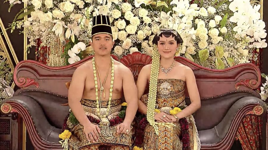 Serangkaian prosesi Ngunduh Mantu dan Tasyakuran Pernikahan Kaesang & Erina dari Kota Surakarta, Minggu (11/12/2022). (Tangkapan Layar Youtube Presiden Joko Widodo)