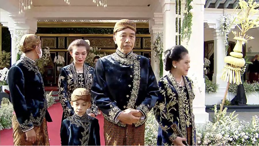 Serangkaian prosesi Ngunduh Mantu dan Tasyakuran Pernikahan Kaesang & Erina dari Kota Surakarta, Minggu (11/12/2022). (Tangkapan Layar Youtube Presiden Joko Widodo)