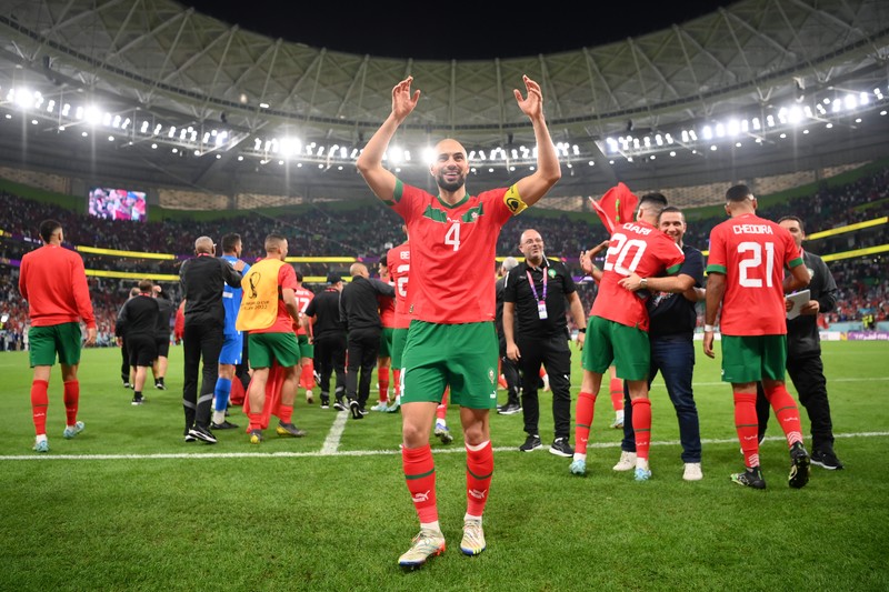 Cristiano Ronaldo dari Portugal meninggalkan lapangan setelah kekalahan tim selama pertandingan perempat final Piala Dunia FIFA Qatar 2022 antara Maroko dan Portugal di Stadion Al Thumama pada 10 Desember 2022 di Doha, Qatar. Cristiano Ronaldo dari Portugal meninggalkan lapangan setelah kekalahan tim selama pertandingan perempat final Piala Dunia FIFA Qatar 2022 antara Maroko dan Portugal di Stadion Al Thumama pada 10 Desember 2022 di Doha, Qatar. (Photo by Buda Mendes/Getty Images)