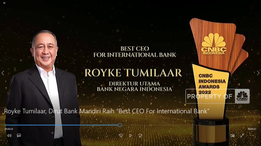 Sesi Foto bersama Erick Thohir, Chairul Tanjung (CT) berserta para pemenang penghargaan bergengsi վ Award dengan tema 