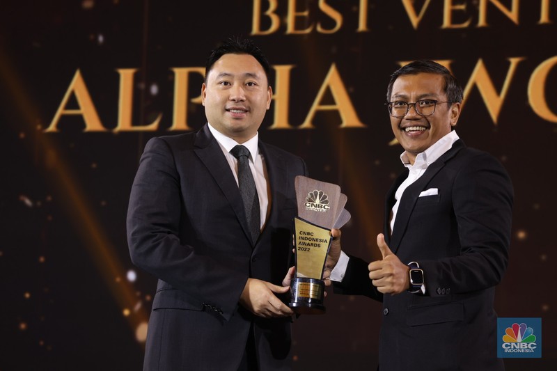 Suasana pembukaan acara penghargaan bergengsi CNBC Indonesia Award dengan tema Suasana pembukaan acara penghargaan bergengsi CNBC Indonesia Award dengan tema