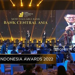 Video: BCA Sabet Penghargaan