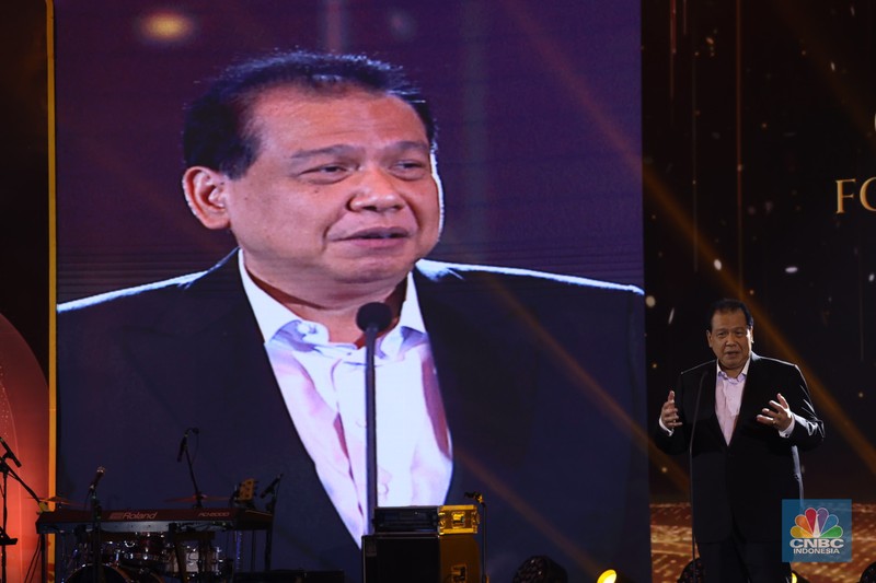 Suasana pembukaan acara penghargaan bergengsi CNBC Indonesia Award dengan tema Suasana pembukaan acara penghargaan bergengsi CNBC Indonesia Award dengan tema