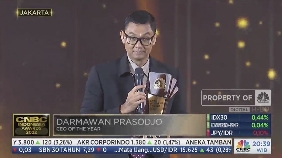 Darmawan Prasodjo, Direktur Utama Perusahaan Listrik Negara (PLN) dalam acara penghargaan bergengsi CNBC Indonesia Award dengan tema 