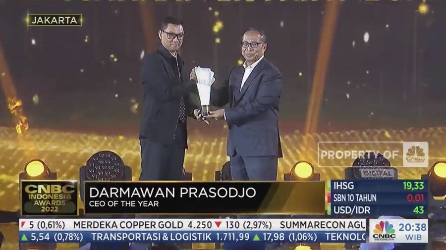 Darmawan Prasodjo, Direktur Utama Perusahaan Listrik Negara (PLN) dalam acara penghargaan bergengsi CNBC Indonesia Award dengan tema