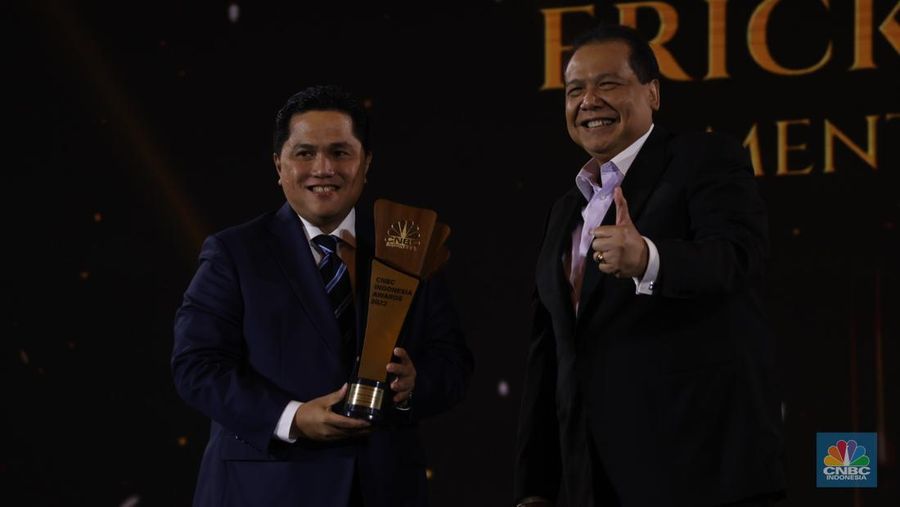 Erick Thohir, Menteri BUMN dalam acara penghargaan bergengsi CNBC Indonesia Award dengan tema 