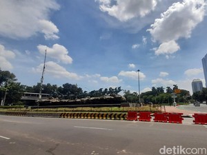 Buruh Demo Tolak UMP Rp 5 Juta, Massa Bakal Long March ke MK