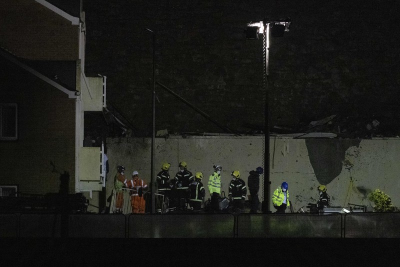 Pandangan umum tentang api dan asap di Saint Helier menyusul ledakan di pulau Jersey, Kepulauan Channel 10 Desember 2022 dalam gambar ini diperoleh dari media sosial.(Daniel Hunt/via REUTERS)