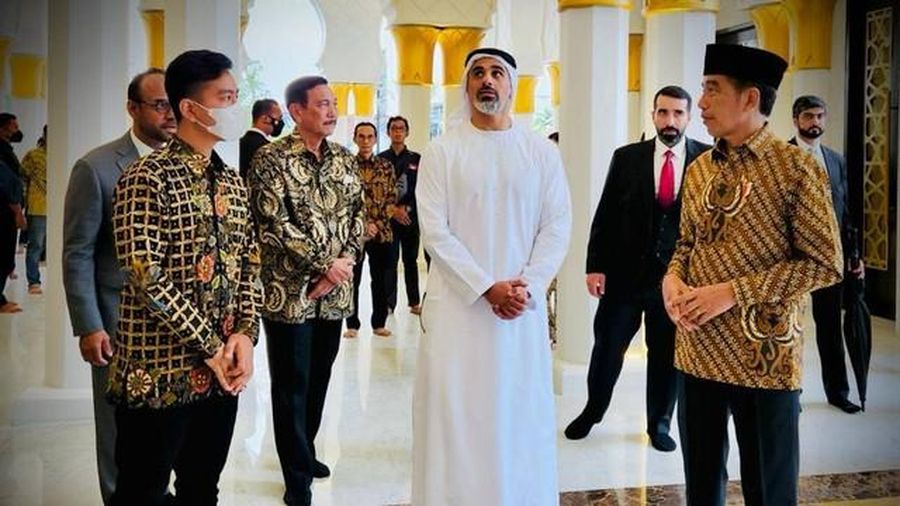 Putra dari Presiden Persatuan Emirat Arab Mohamed bin Zayed Al Nahyan (MBZ), Khalid bin Mohamed bin Zayed Al Nahyan, menghadiri tasyakuran pernikahan Kaesang dan Erina (Dok: Pers Sekretariat Presiden)
