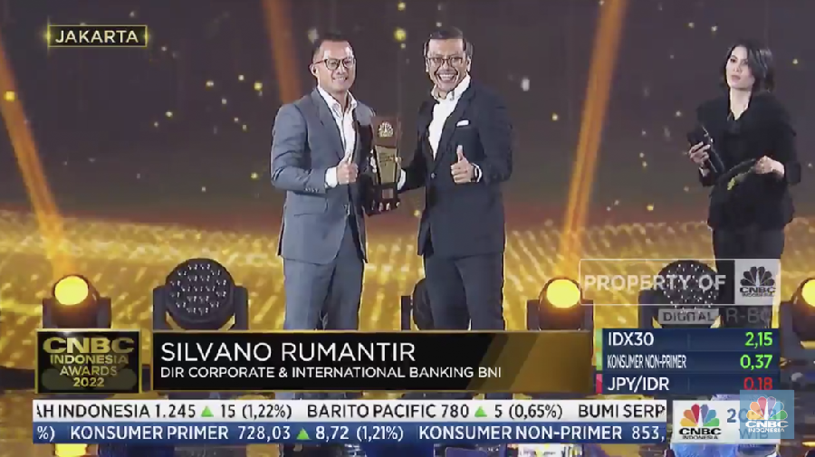 Royke Tumilaar Dirut Bank BNI dalam acara penghargaan bergengsi CNBC Indonesia Award dengan tema 