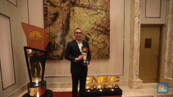 Yoki Firnandi, CEO Pertamina Internasional Shipping dalam acara penghargaan bergengsi CNBC Indonesia Award dengan tema Yoki Firnandi, CEO Pertamina Internasional Shipping dalam acara penghargaan bergengsi CNBC Indonesia Award dengan tema
