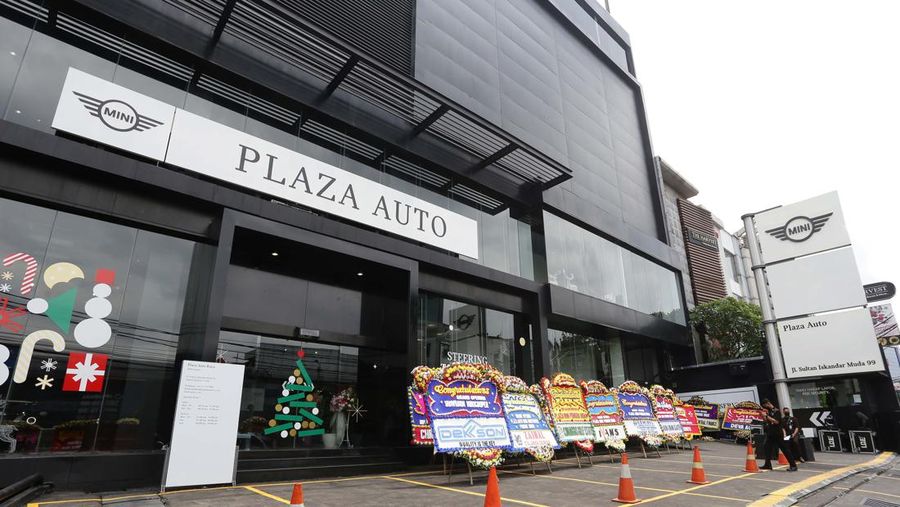 BMW Group Indonesia, MINI Asia bersama dengan PT Plaza Auto Raya kembali membuktikan komitmennya mengembangkan brand MINI di Indonesia dan layanan premium dengan meresmikan showroom Plaza MINI Pondok Indah, Jakarta Selatan. Ist