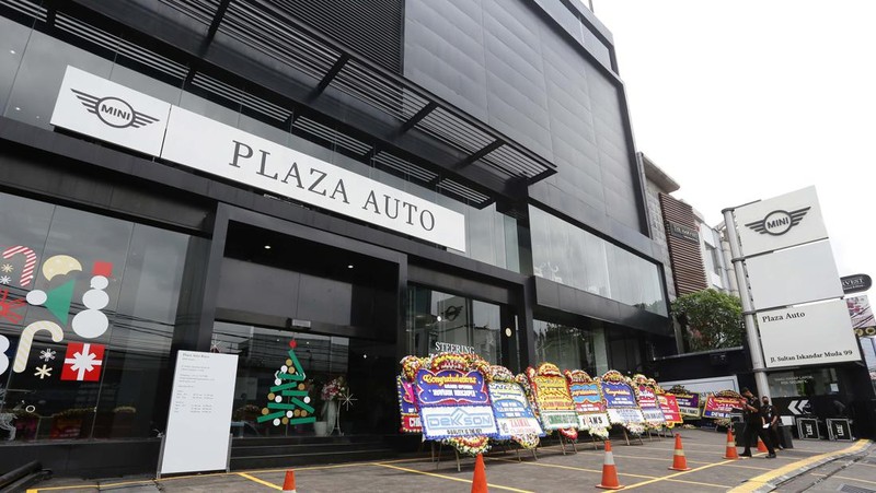 BMW Group Indonesia, MINI Asia bersama dengan PT Plaza Auto Raya kembali membuktikan komitmennya mengembangkan brand MINI di Indonesia dan layanan premium dengan meresmikan showroom Plaza MINI Pondok Indah, Jakarta Selatan. Ist