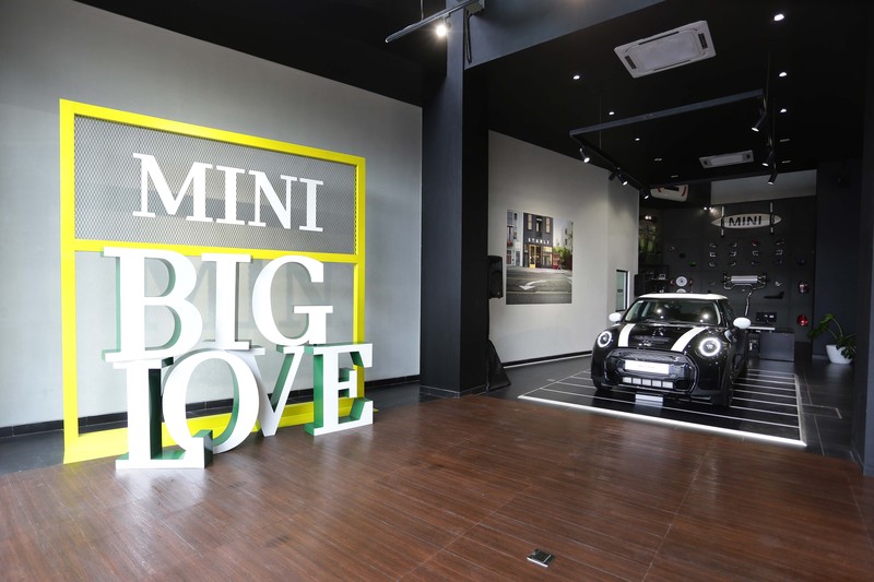 BMW Group Indonesia, MINI Asia bersama dengan PT Plaza Auto Raya kembali membuktikan komitmennya mengembangkan brand MINI di Indonesia dan layanan premium dengan meresmikan showroom Plaza MINI Pondok Indah, Jakarta Selatan. Ist BMW Group Indonesia, MINI Asia bersama dengan PT Plaza Auto Raya kembali membuktikan komitmennya mengembangkan brand MINI di Indonesia dan layanan premium dengan meresmikan showroom Plaza MINI Pondok Indah, Jakarta Selatan. Ist