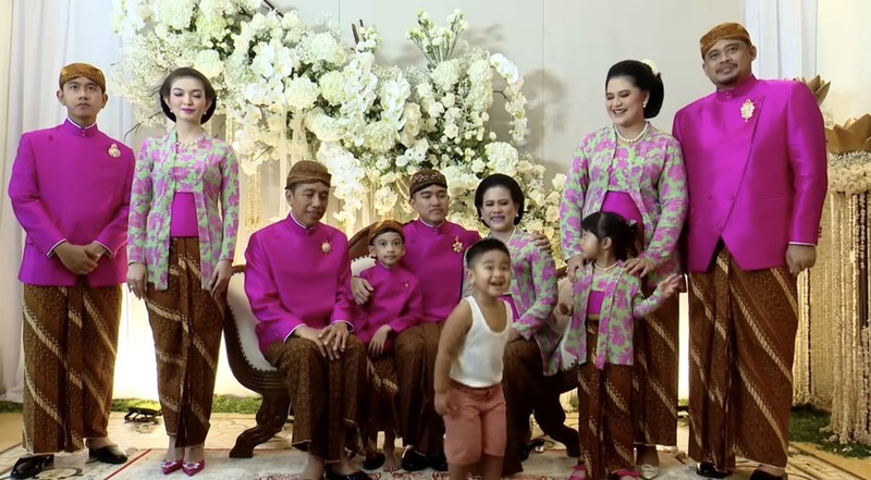 Tak cuma Jan Ethes yang mencuri perhatian di rangkaian pernikahan Kaesang dan Erina. Panembahan Al Nahyan, anak kedua Kahiyang Ayu dan Bobby Nasution juga tak kalah gemas. (Dok: CNN Indonesia/ Adhi Wicaksono)