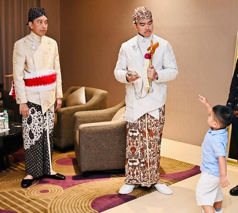 Tak cuma Jan Ethes yang mencuri perhatian di rangkaian pernikahan Kaesang dan Erina. Panembahan Al Nahyan, anak kedua Kahiyang Ayu dan Bobby Nasution juga tak kalah gemas. (Dok: CNN Indonesia/ Adhi Wicaksono)