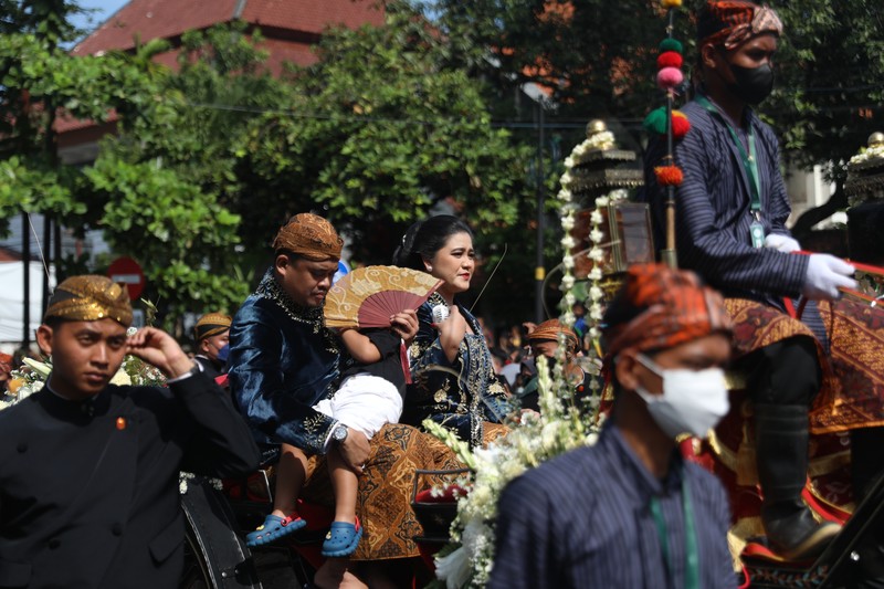 Tak cuma Jan Ethes yang mencuri perhatian di rangkaian pernikahan Kaesang dan Erina. Panembahan Al Nahyan, anak kedua Kahiyang Ayu dan Bobby Nasution juga tak kalah gemas. (Dok: CNN Indonesia/ Adhi Wicaksono) Tak cuma Jan Ethes yang mencuri perhatian di rangkaian pernikahan Kaesang dan Erina. Panembahan Al Nahyan, anak kedua Kahiyang Ayu dan Bobby Nasution juga tak kalah gemas. (Dok: CNN Indonesia/ Adhi Wicaksono)