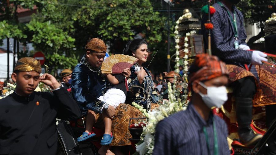 Tak cuma Jan Ethes yang mencuri perhatian di rangkaian pernikahan Kaesang dan Erina. Panembahan Al Nahyan, anak kedua Kahiyang Ayu dan Bobby Nasution juga tak kalah gemas. (Dok: CNN Indonesia/ Adhi Wicaksono)