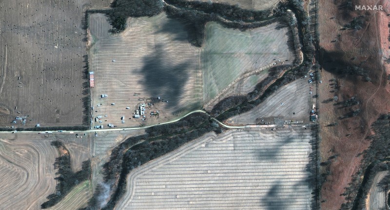 A satellite image shows emergency crews and equipment working to clean up the crude oil spill along Mill Creek following the leak at the Keystone pipeline operated by TC Energy, in Washington County, Kansas, U.S. December 10, 2022.  Satellite image 2022 Maxar Technologies/Handout via REUTERS THIS IMAGE HAS BEEN SUPPLIED BY A THIRD PARTY. NO RESALES. NO ARCHIVES. MANDATORY CREDIT. DO NOT OBSCURE LOGO